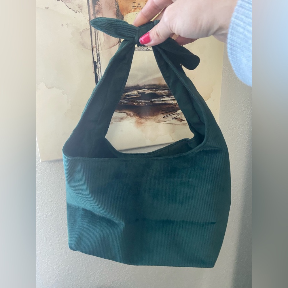 Elegant Emerald Green Handbag NWOT Wristlet